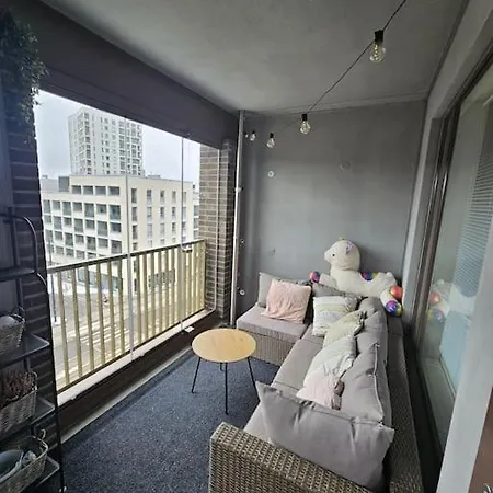 Апартаменты Ilmastoitu 4 Makuuhuoneen Asunto Kantakaupungissa Хельсинки