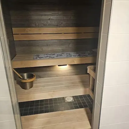 アパート Ilmastoitu 4 Makuuhuoneen Asunto Kantakaupungissa *