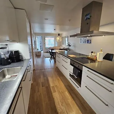 Ilmastoitu 4 Makuuhuoneen Asunto Kantakaupungissa * ヘルシンキ