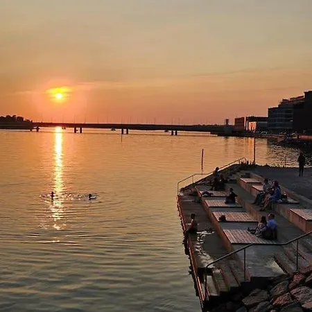 Ilmastoitu 4 Makuuhuoneen Asunto Kantakaupungissa