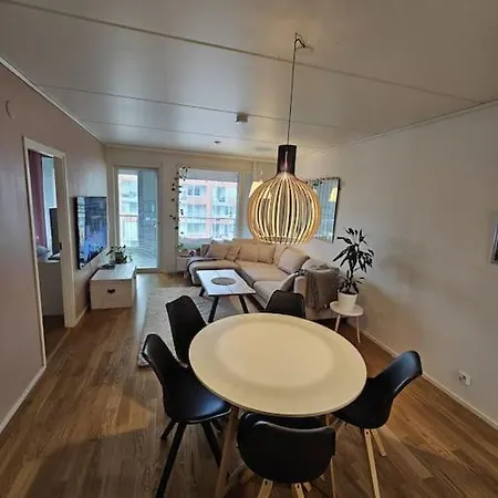 Ilmastoitu 4 Makuuhuoneen Asunto Kantakaupungissa