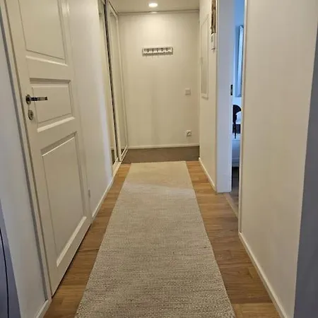 Ilmastoitu 4 Makuuhuoneen Asunto Kantakaupungissa *