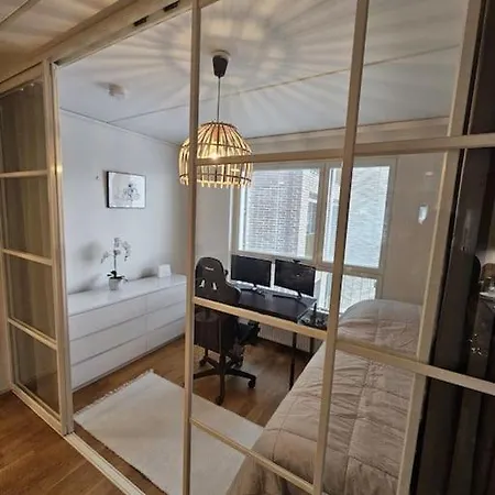 Ilmastoitu 4 Makuuhuoneen Asunto Kantakaupungissa Хельсинки