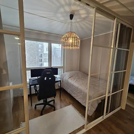 Апартаменты Ilmastoitu 4 Makuuhuoneen Asunto Kantakaupungissa Хельсинки