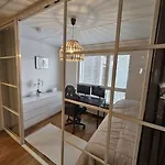 Ilmastoitu 4 Makuuhuoneen Asunto Kantakaupungissa Helsingfors