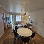 Ilmastoitu 4 Makuuhuoneen Asunto Kantakaupungissa