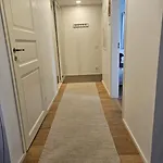 Ilmastoitu 4 Makuuhuoneen Asunto Kantakaupungissa *